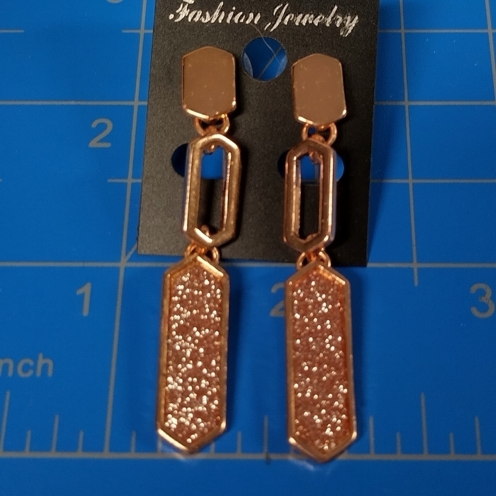 ๐3/$12 9 Pairs of BNWT Earrings Bundle! Various Styles, All For Pierced Ears. - Picture 8 of 15